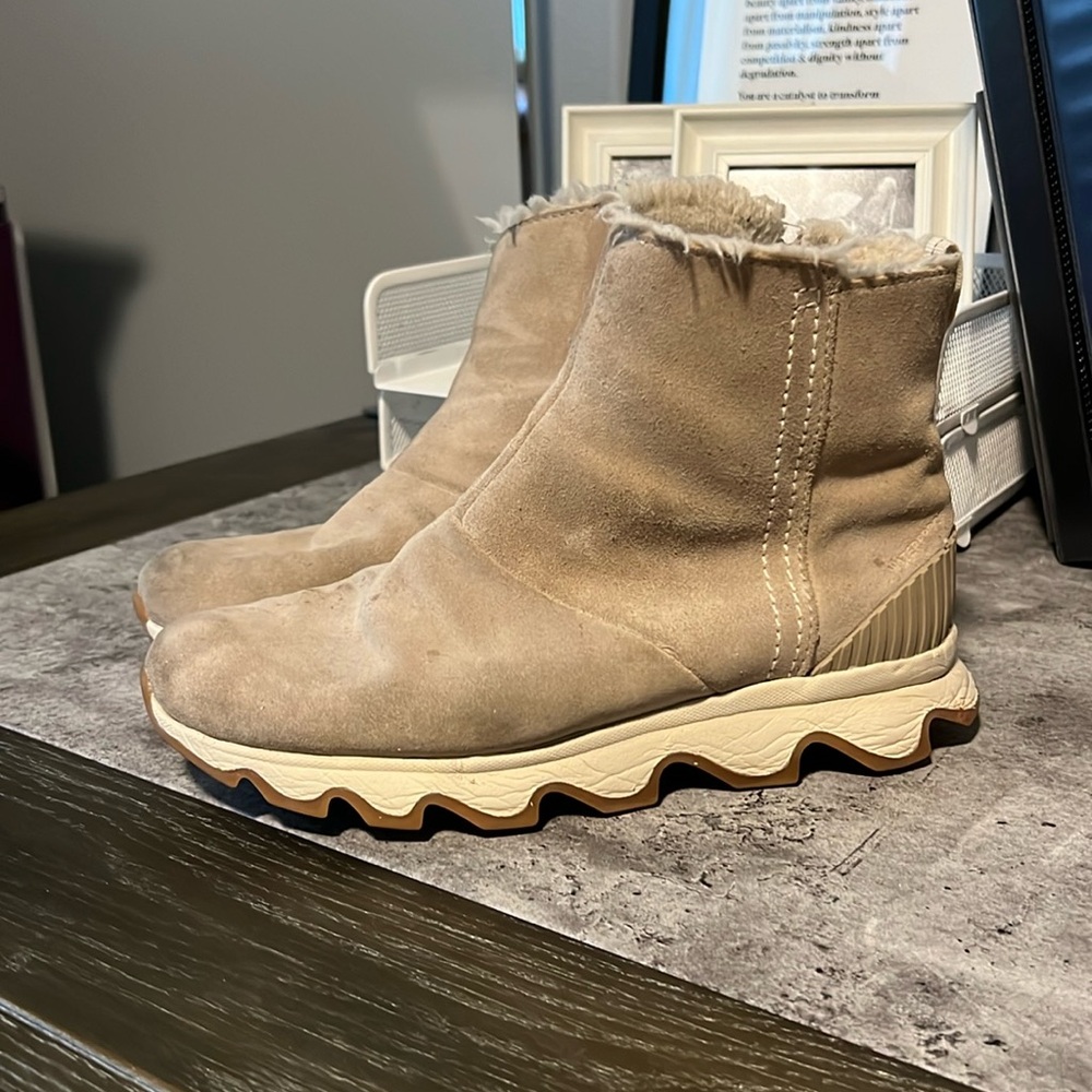Sorel waterproof bootie size 8